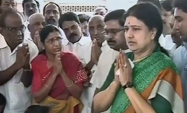 sasikala,anna dmk,pannir selvam,tamilnadu,party president,jayalalitha  ఎట్టకేలకు ఆ పదవి శశికళకే దక్కింది.!